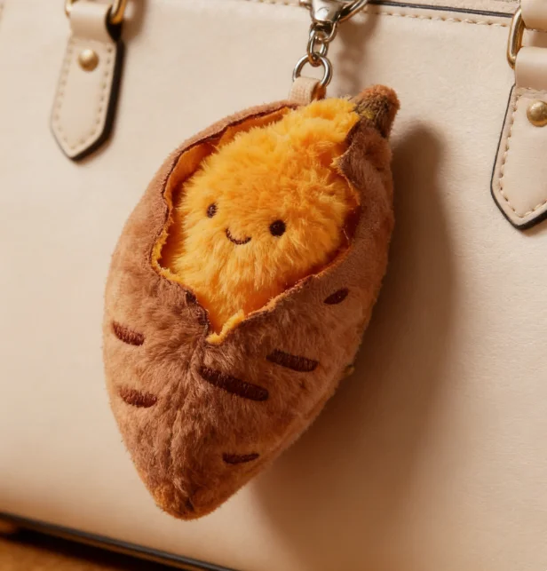 

New Creative Roasted Sweet Potato Plush Doll Keychain Cartoon Simulated Food Stuffed Doll Pendant Decorative Accessories Gifts