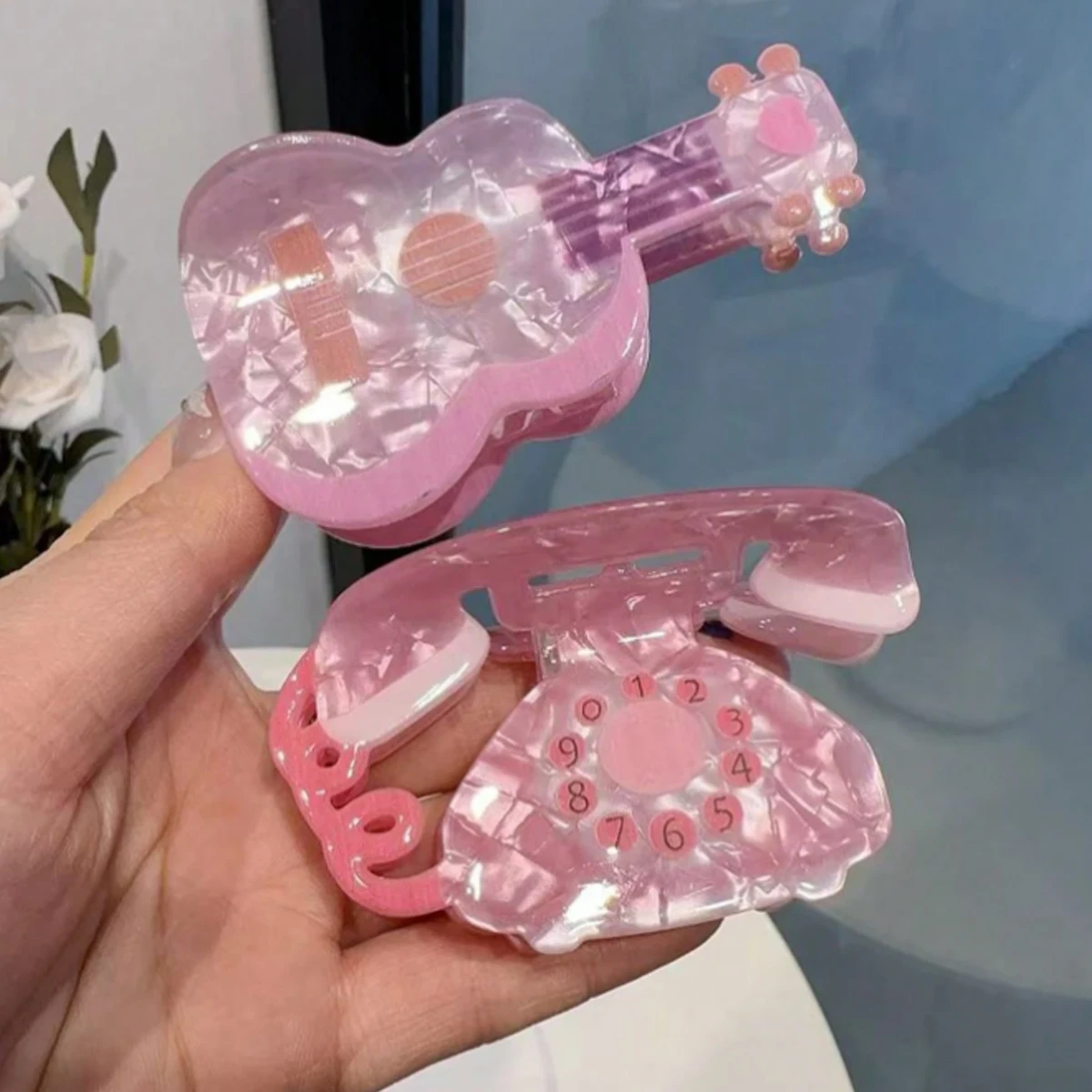 1pc Women\'s Guitar,Electromobile,Antique Telephone,Mantis and Tank Acrylic Hair Claw Hair Accessory