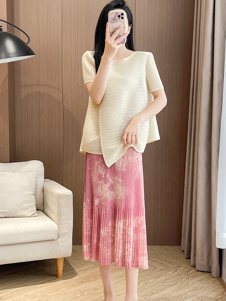 

Удобный комплект из креповой юбки и топа для женщин: модный, повседневный, с асимметричным разрезом, универсальный комплект из верха и низа