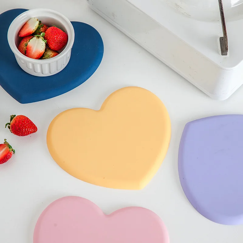 Love peach heart-shaped silicone thermal insulation pad pot anti-scalding cross-border Korean table decoration accessories mats