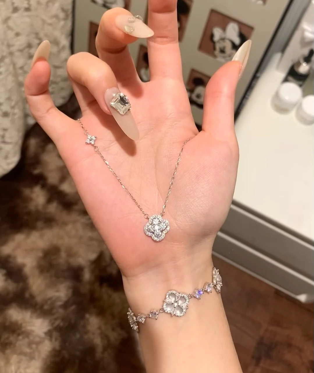 قلادة ألماس كاملة بأربع أوراق البرسيم - هدية مجوهرات ساحرة محظوظة لها | تصميم رائع وبسيط | الكمال إنس ستايل لوكسو #2