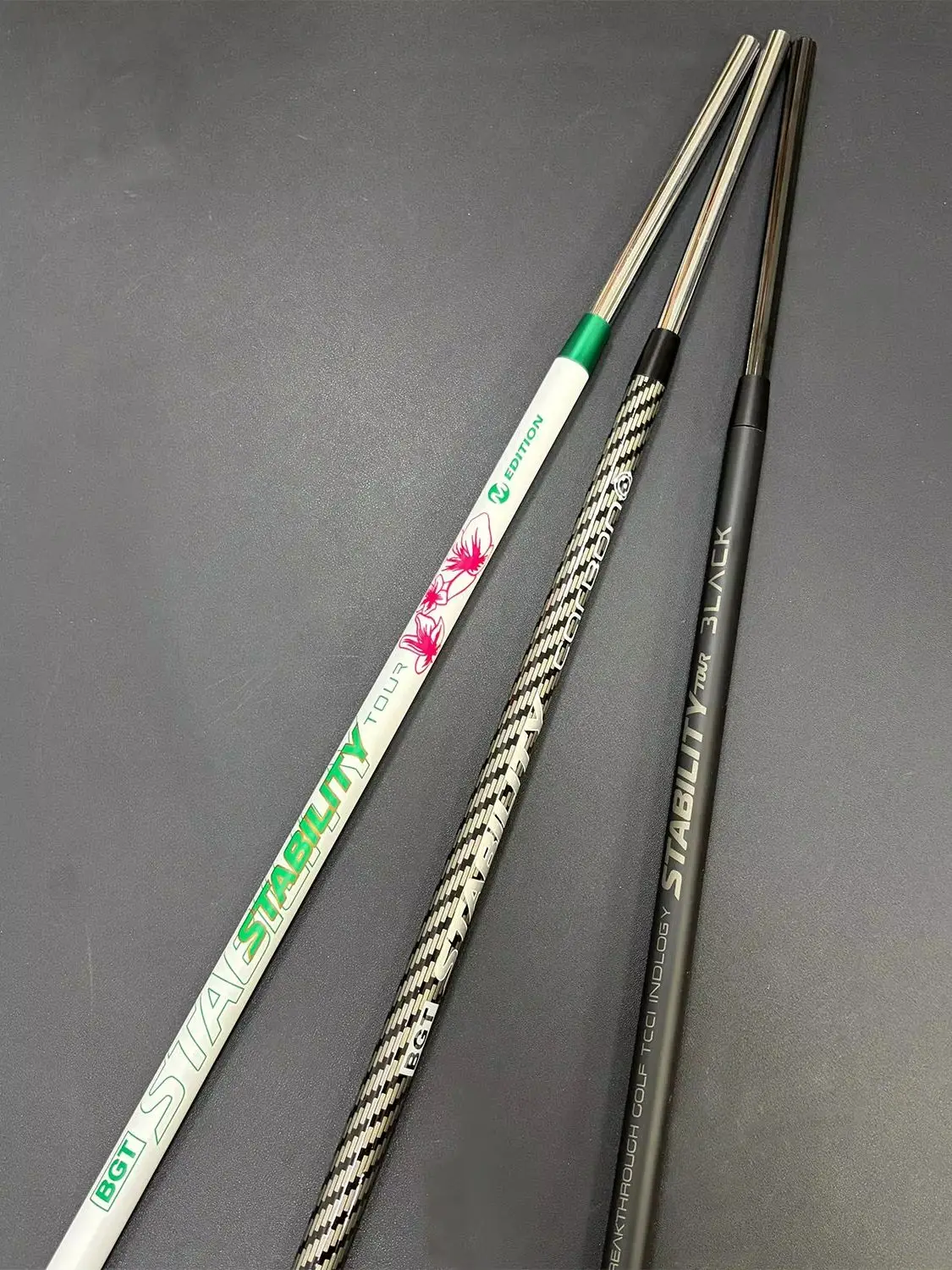 Golf-Putter-Schaft, STABILITY Edelstahl- & Carbonfaser-Schaft, 37,5 Zoll/95,3 cm Weiß & Schwarz Golfschläger-Schaft – Detail 1