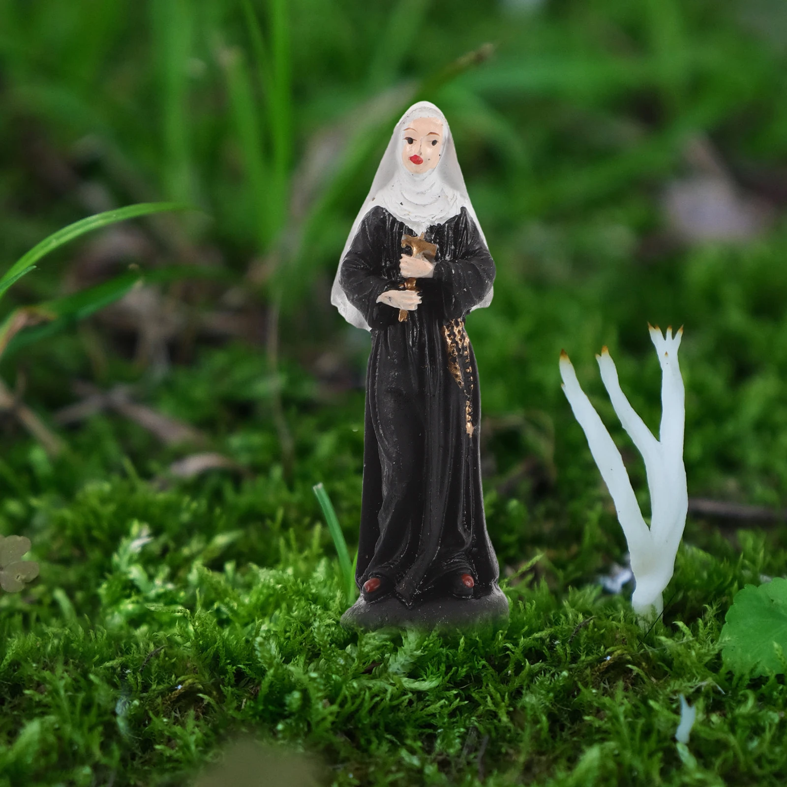 

Nun Resin Statue Virgin With Crucifix Home Decor Tabletop Adornment Sand Decorative Figure Catholic Holy Figures Goddess Statue