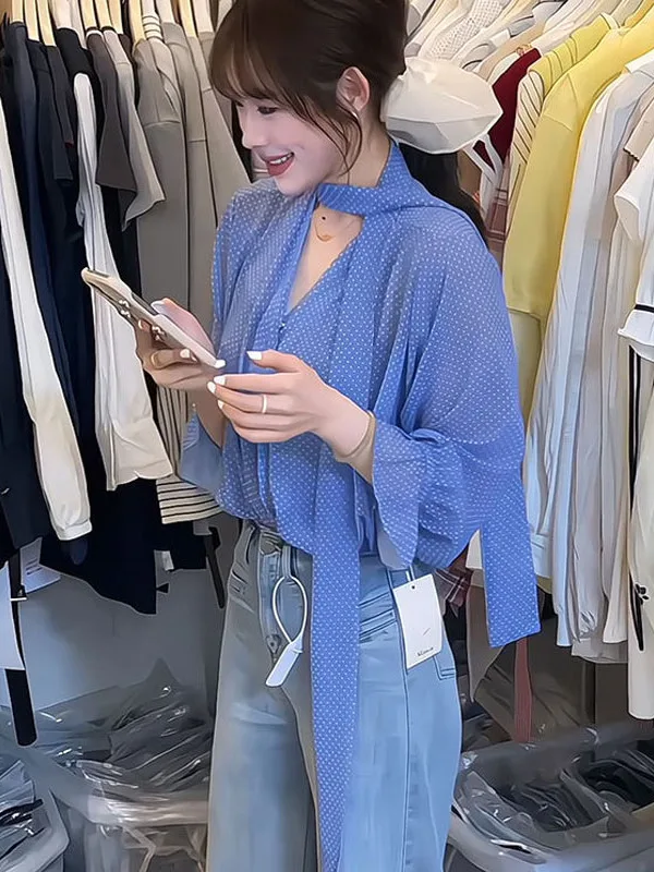 

Элегантная женская рубашка с V-образным вырезом и поясом в горошек, летняя новинка в корейском стиле, свободный крой, длинный рукав, для повседневной носки, модная, из полиэфирного волокна