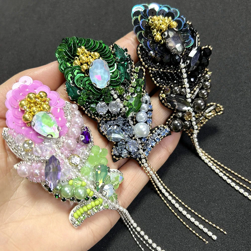 Einteiliger, aufwendig gearbeiteter Pailletten-Strass-Feder-Perlen-Stickerei-Aufnäher, zart zum Aufnähen für Kleidung, Taschen, Hüte, Dekoration, Haaraccessoires
