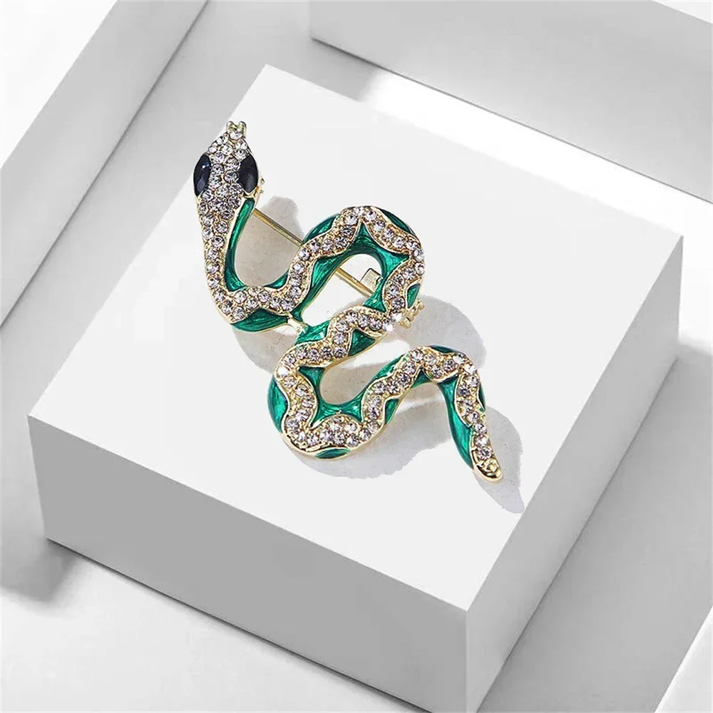 Animal Green Snake Brooch Pin Colored Vintage Imitation Crystal Rhinestone Lapel Pin For Men Women Gift Jewelry Accessories