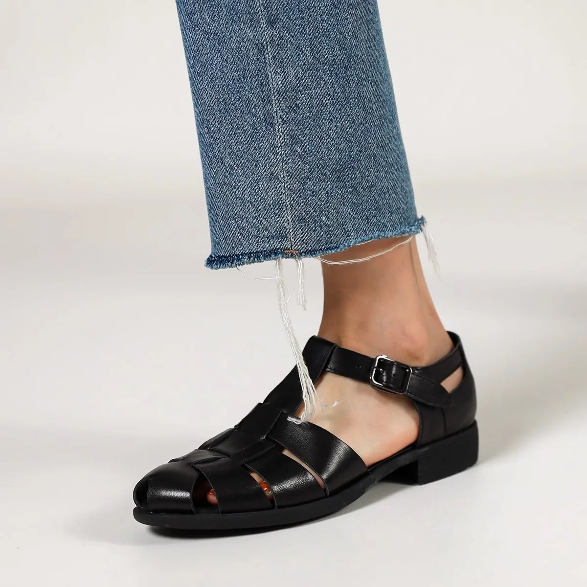 Womens\' Sandals Vintage Gladiator Buckle T-Strap Closed Toe Ladies Shoes Cowhide Shoes On Low Heel Roman Style Summer Sandal