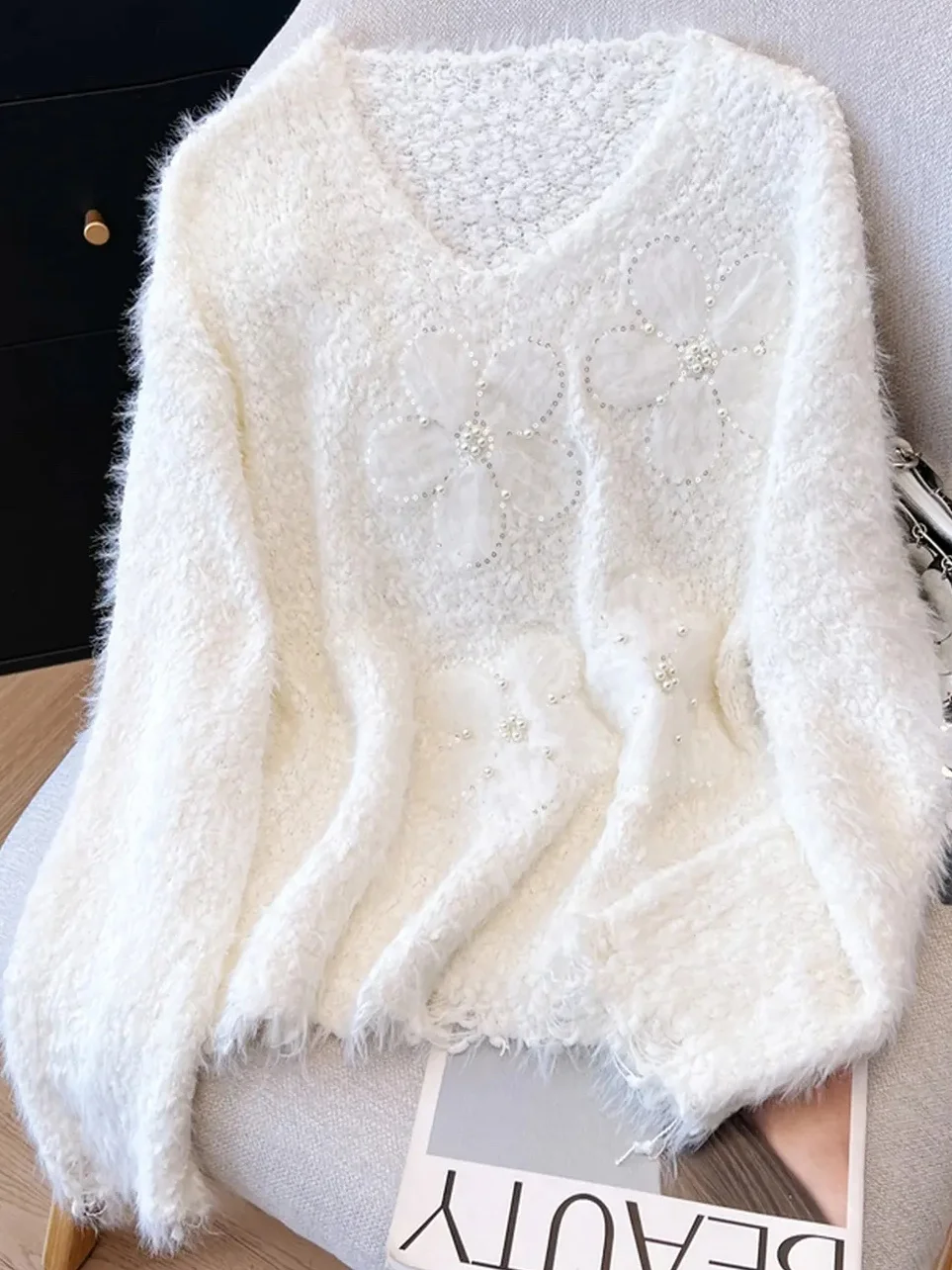 Chic Beautiful ort Women's Knitted Sweater Base irt Faionable Bead Flower Fake Mink Autumn Winter Warm V-ne Long Sve