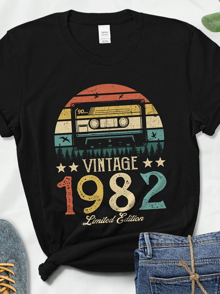 Camiseta de Cassette de edición limitada para mujer, camisa clásica de moda Vintage para cumpleaños de 42 años, Idea de madre y esposa, 1982