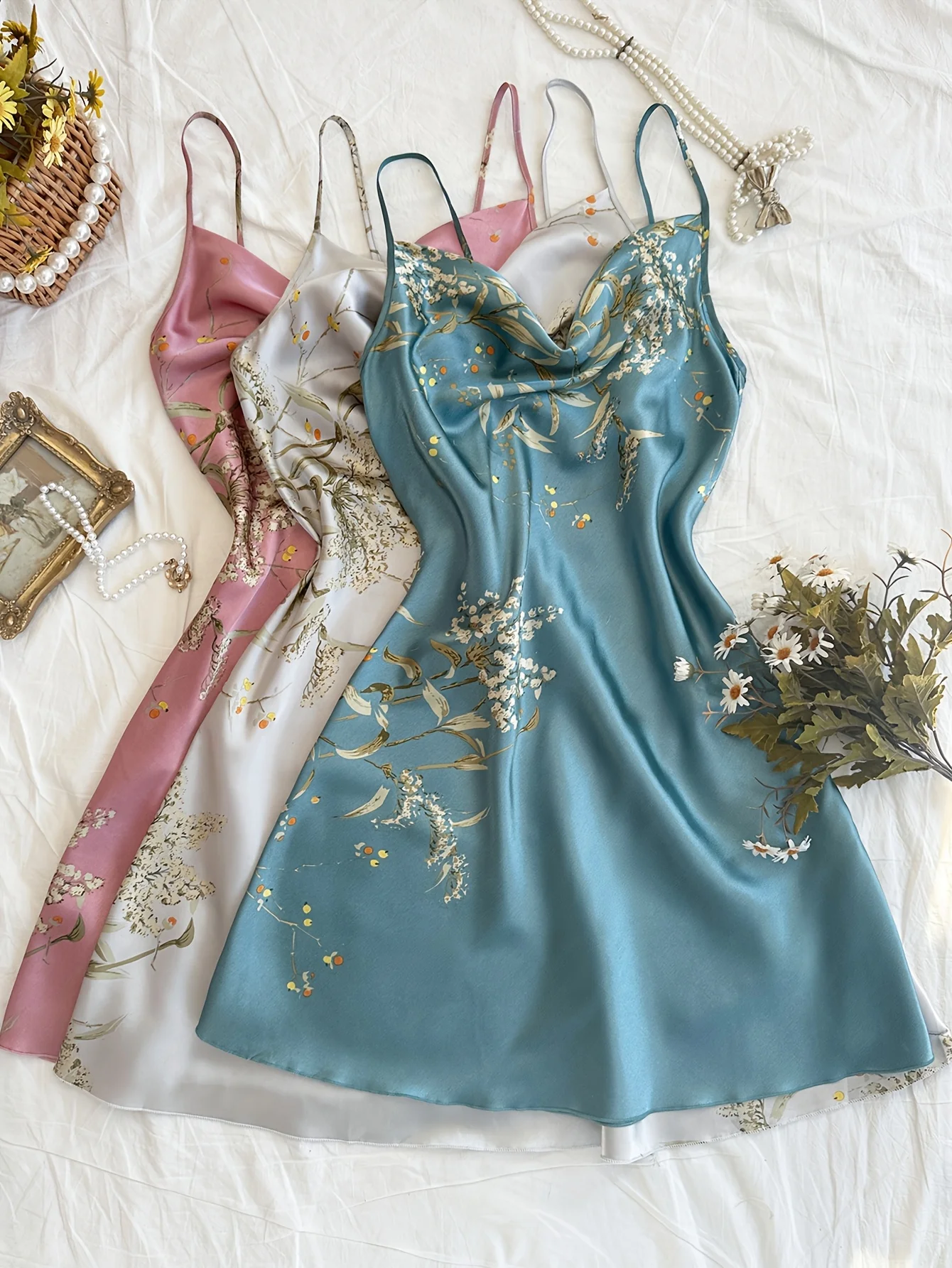 

3-Piece Women's Elegant Printed Camisole Pajama Set Adjustable Spaghetti Strap All Season Loungewear Sexy Camisole Dress