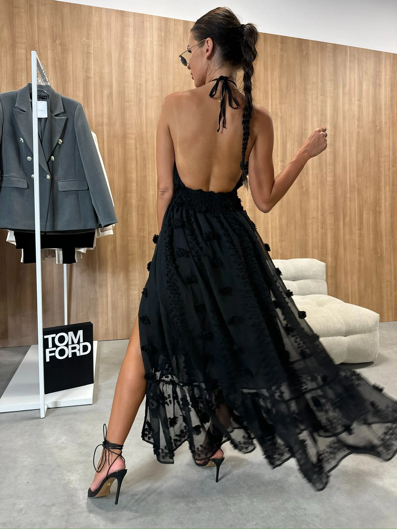 Schwarzes Rückenfreies Neckholder-Kleid für Damen mit Spitzen-Ausschnitt und Hohem Schlitz, Sexy Urlaubs- und Partykleid für den Abend – Detail 6