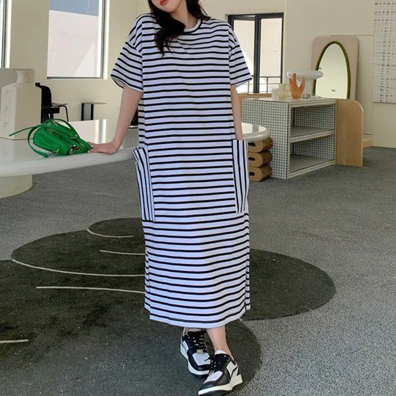 

Summer New Round Neck Short Sleeve Loose Casual Tshirt Dress Women High Street Striped Patchwork Pocket All-match Maxi Dresses