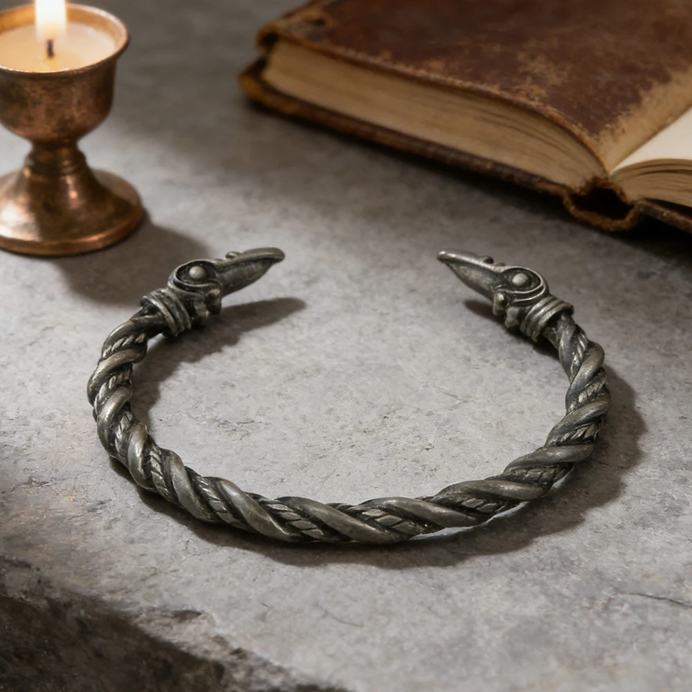 Brazalete con Diseño de Cuervo Vikingo Nórdico para Hombre - Elegante Accesorio de Joyería con Motivos de Mitología Nórdica