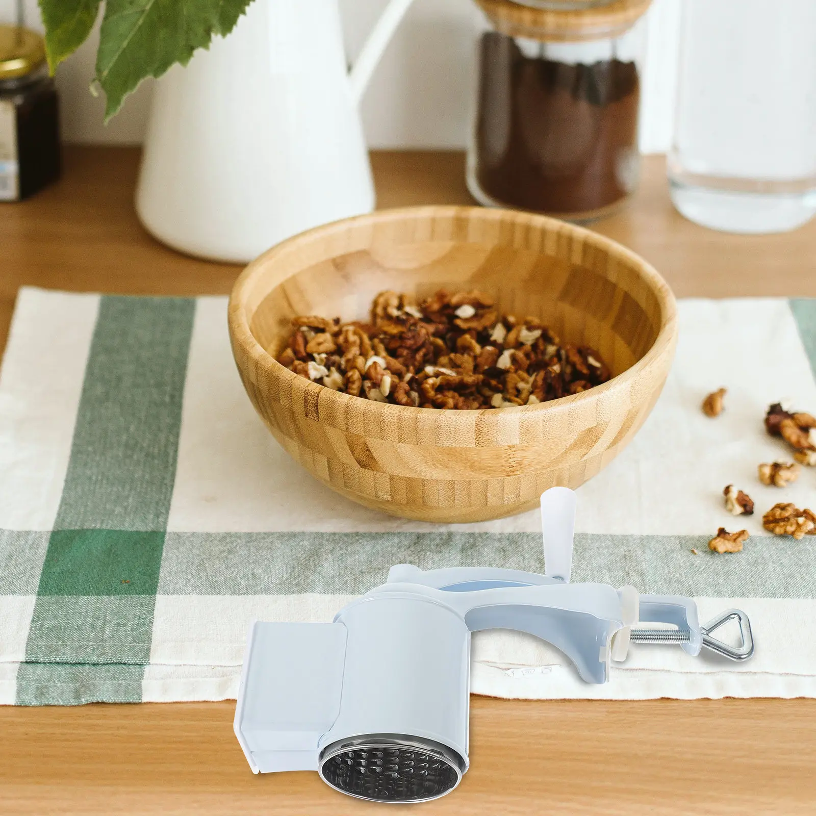 

Manual Nuts Grinder Hand-Cranking Cheese Grater Heavy-Duty Metal Multifunctional Kitchen Accessory Household Cheese Grating Tool