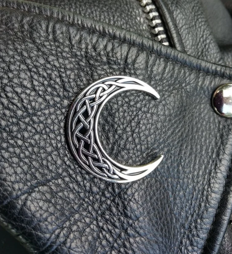

12pcs Celtic knotwork moon shaped enamel pin