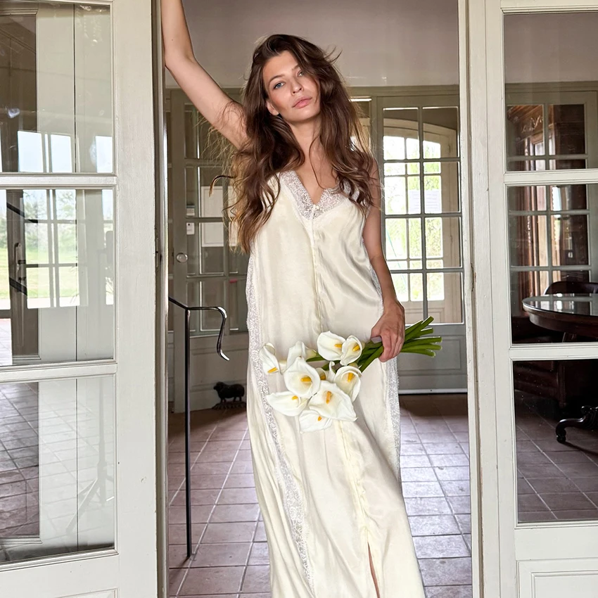 

Hiloc однотонное повседневное женское длинное спальное платье с v-образным вырезом и кружевом с открытой спиной на тонких бретельках ночная рубашка свободного кроя халат весна 2025