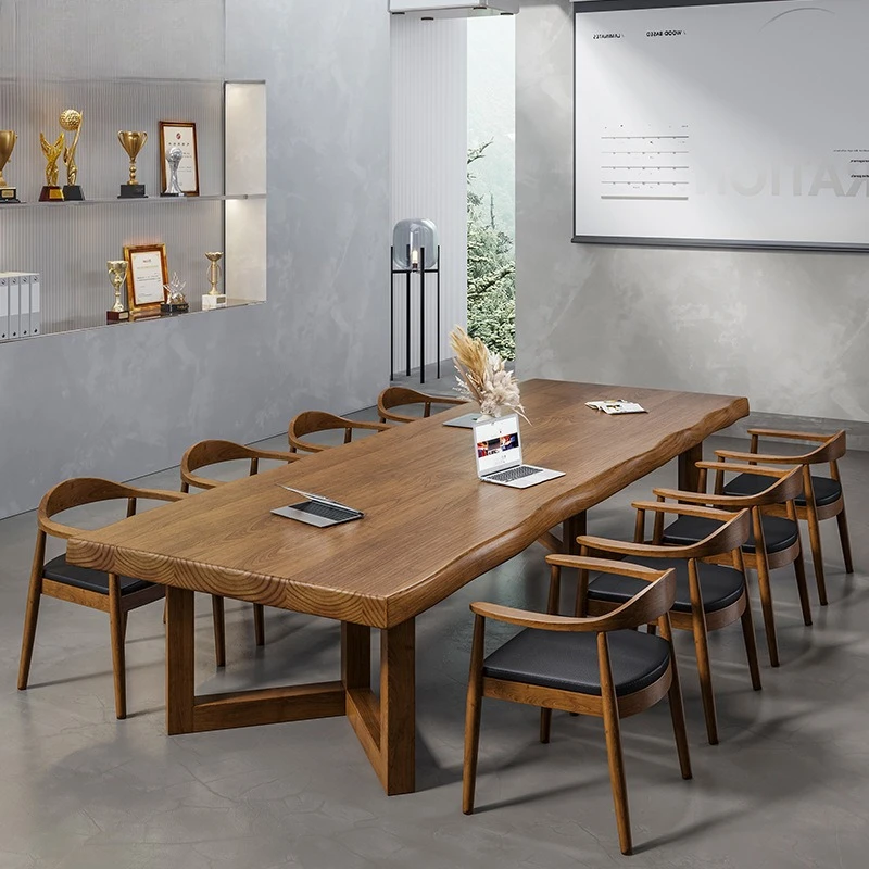Mesas e cadeiras de escritório simples e modernas em madeira maciça