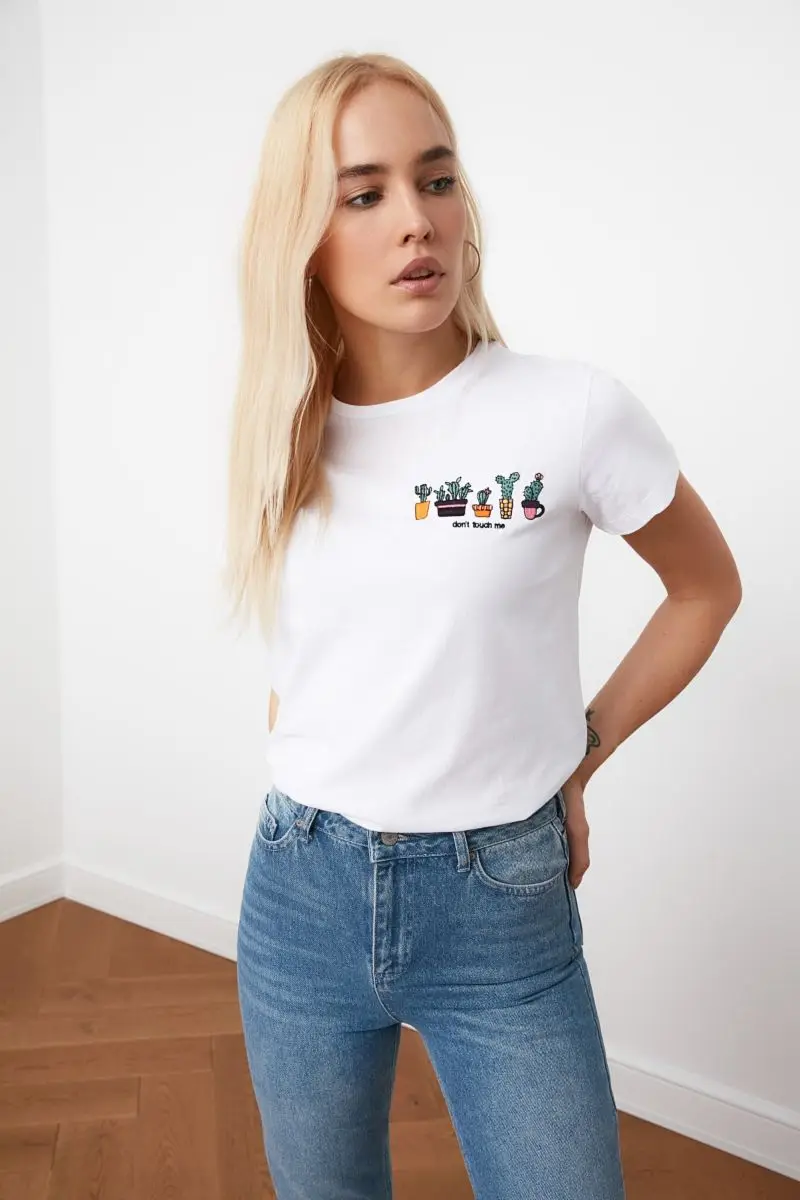 White Embroidered Basic Knitted T-Shirt TWOSS20TS0103