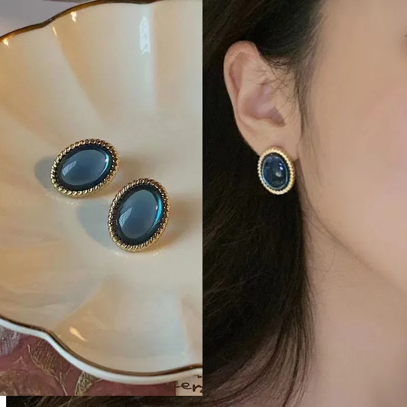 New Court Medieval Fashionable Elegant Oval Ear Clips Vintage Glass Blue Stone Clip on Earrings for Women No Piercing