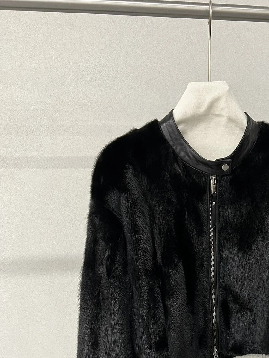 Nouveau cardigan en cachemire à col en vison pour femme. Haut décontracté et polyvalent. Manteau de vison.