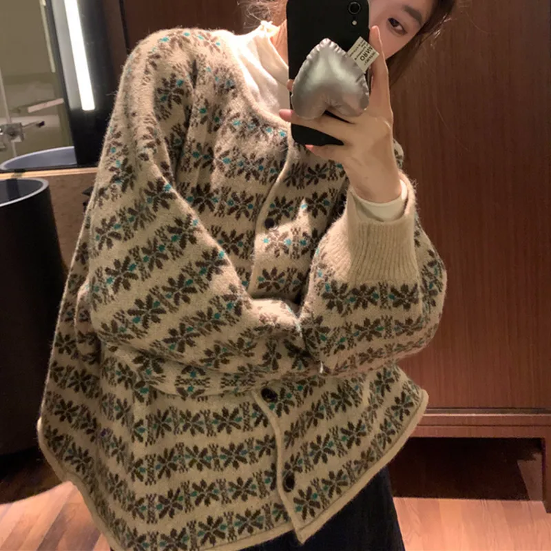 

Vintage Color-blocked Flower Crew Neck Soft Glutinous Sweater Cardigan Jacket Women's 2025 New Fall/winter Loose Knitwear
