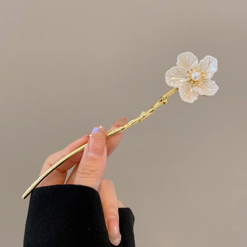 2024 New Style Metal Bell Orchid Hairpin Girls Wooden Hair Stick Chineses Costume antico Pearl Hanfu accessorio per capelli