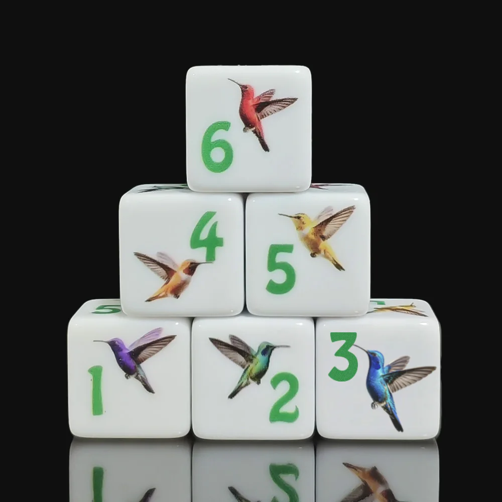 12 Stück Weiße Acryl 16MM D6 Würfel, Bunt Bedruckte Kolibri 6-Seitige Würfel mit Zahlen, DND RPG MTG Brettspiel-Würfel