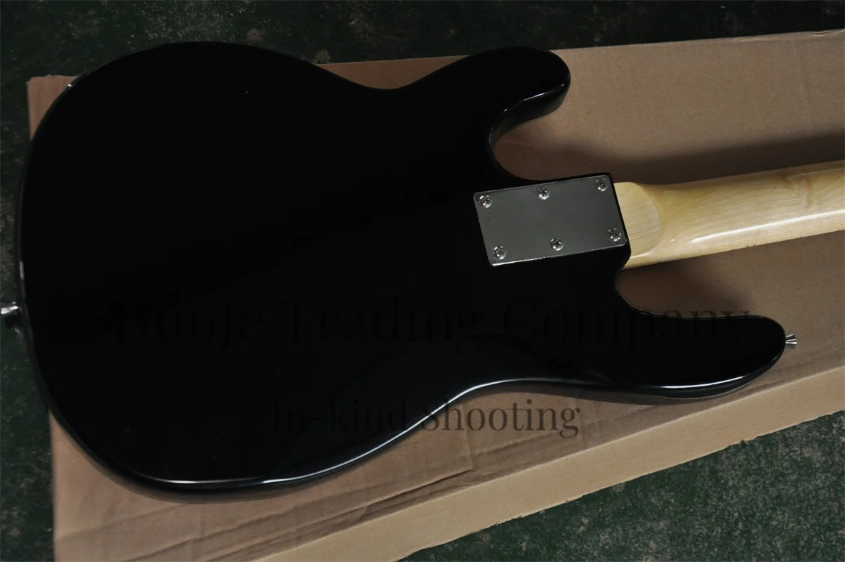 4 string electric bass Black body Ray Guitar Maple fingerboard White board HH pickup can be customized