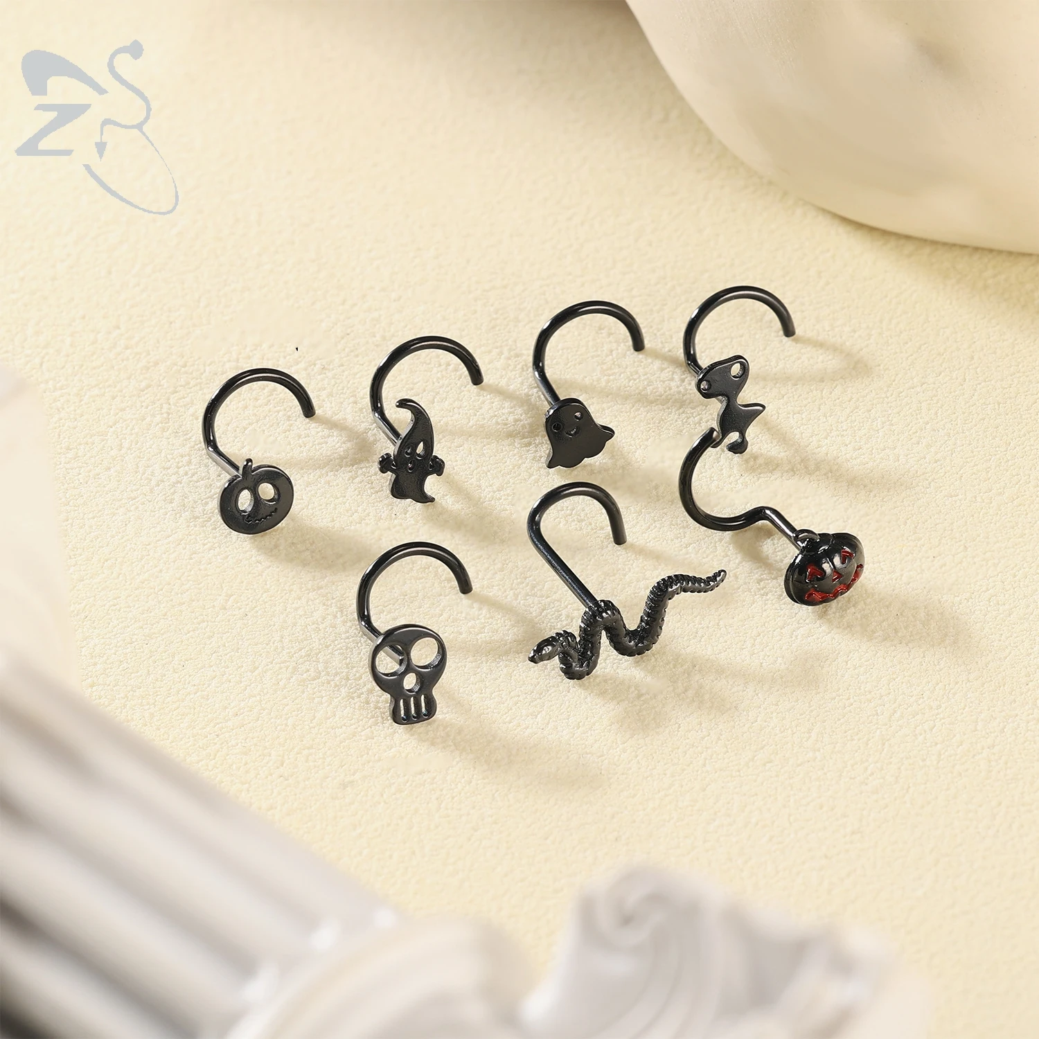 ZS 1PC 20G Pumpkin Skull Snake Nose Piercing Stainless Steel Halloween Nose Stud Black Color Screw L Shape Nostril Piercing