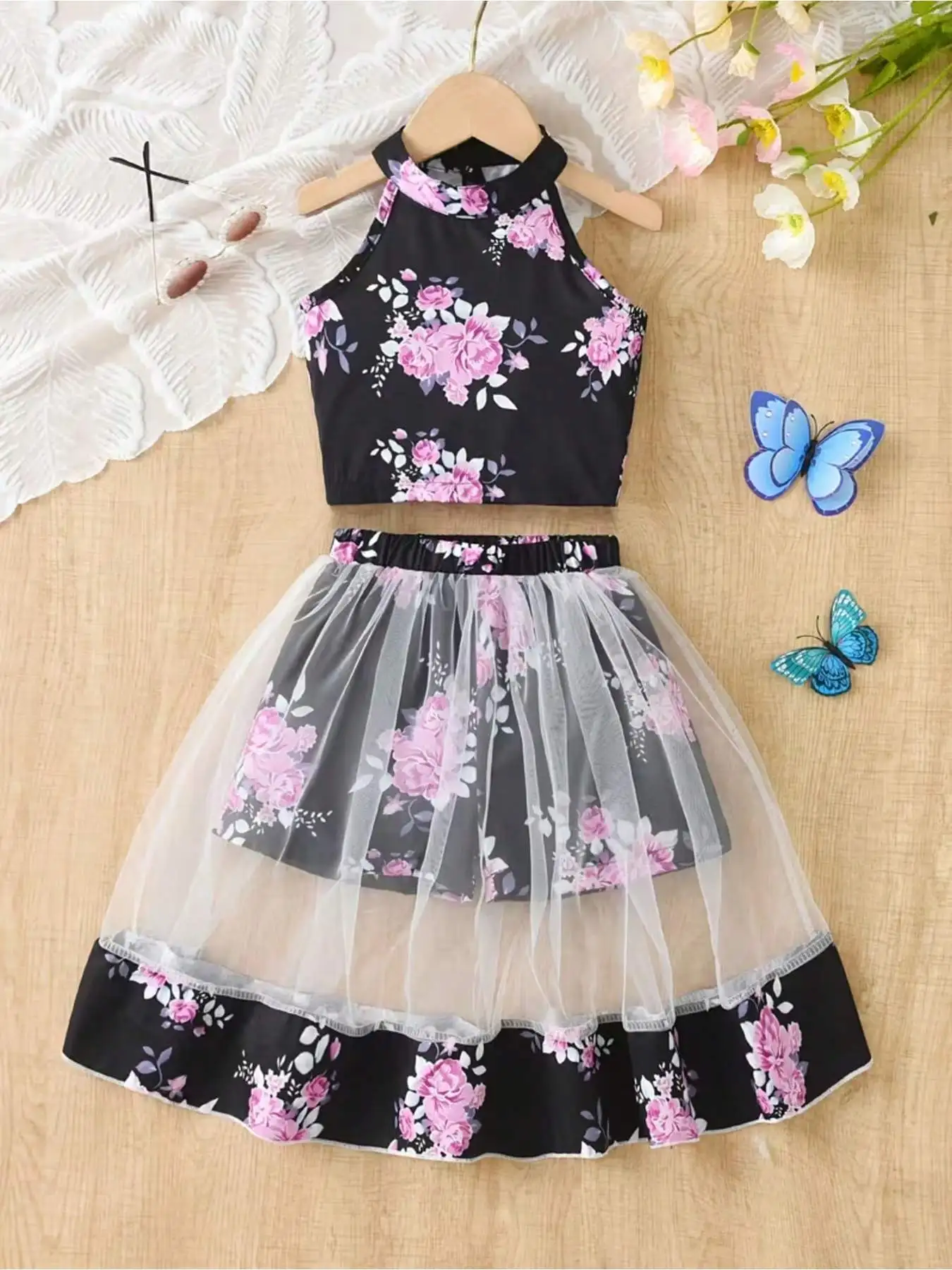 Kinder-Set mit Blumenmuster: Ärmelloses Oberteil mit Rundhalsausschnitt und elastischem Bund, Netzrock, Kinderoutfit – Detail 3