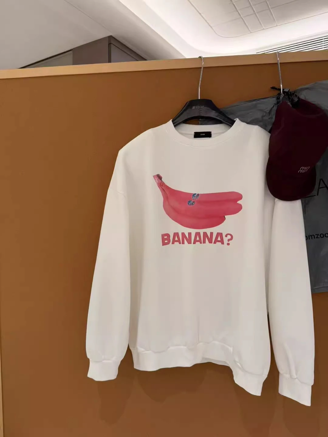 

Женская толстовка свободного кроя с длинными рукавами и круглым вырезом, повседневная, с принтом бананов и надписями, осенняя новинка, в стиле Dongda Gate