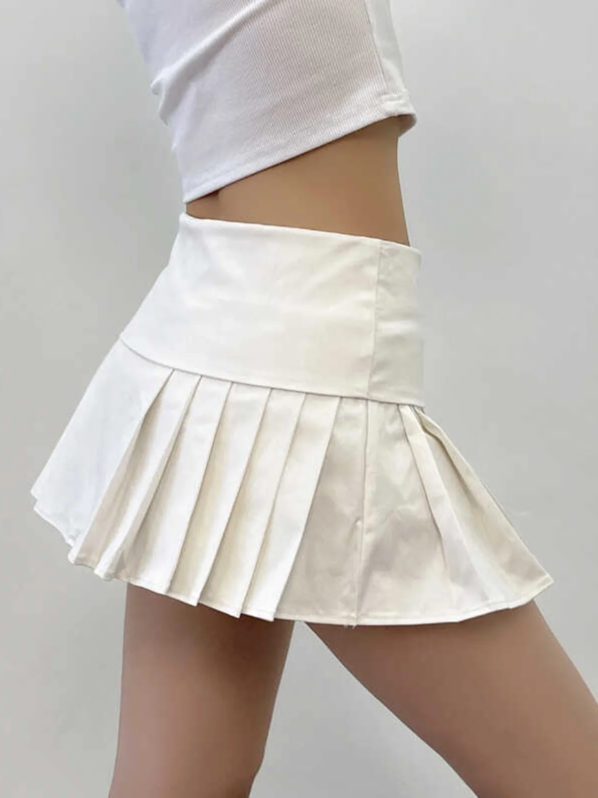 Sommer würzig 2024 Mädchen Mini Plissee kurzen Rock Frauen neuen Stil sexy niedrige Taille schlanke A-Linie Hüfte Wickel halben Länge Rock 80gf