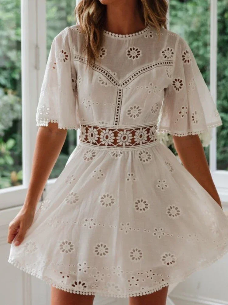 

2024 New Fashion Summer Women White Dress Casual Backless Mini Dresses Hollow Out Floral Embroidery Cotton Party Dress New Robe