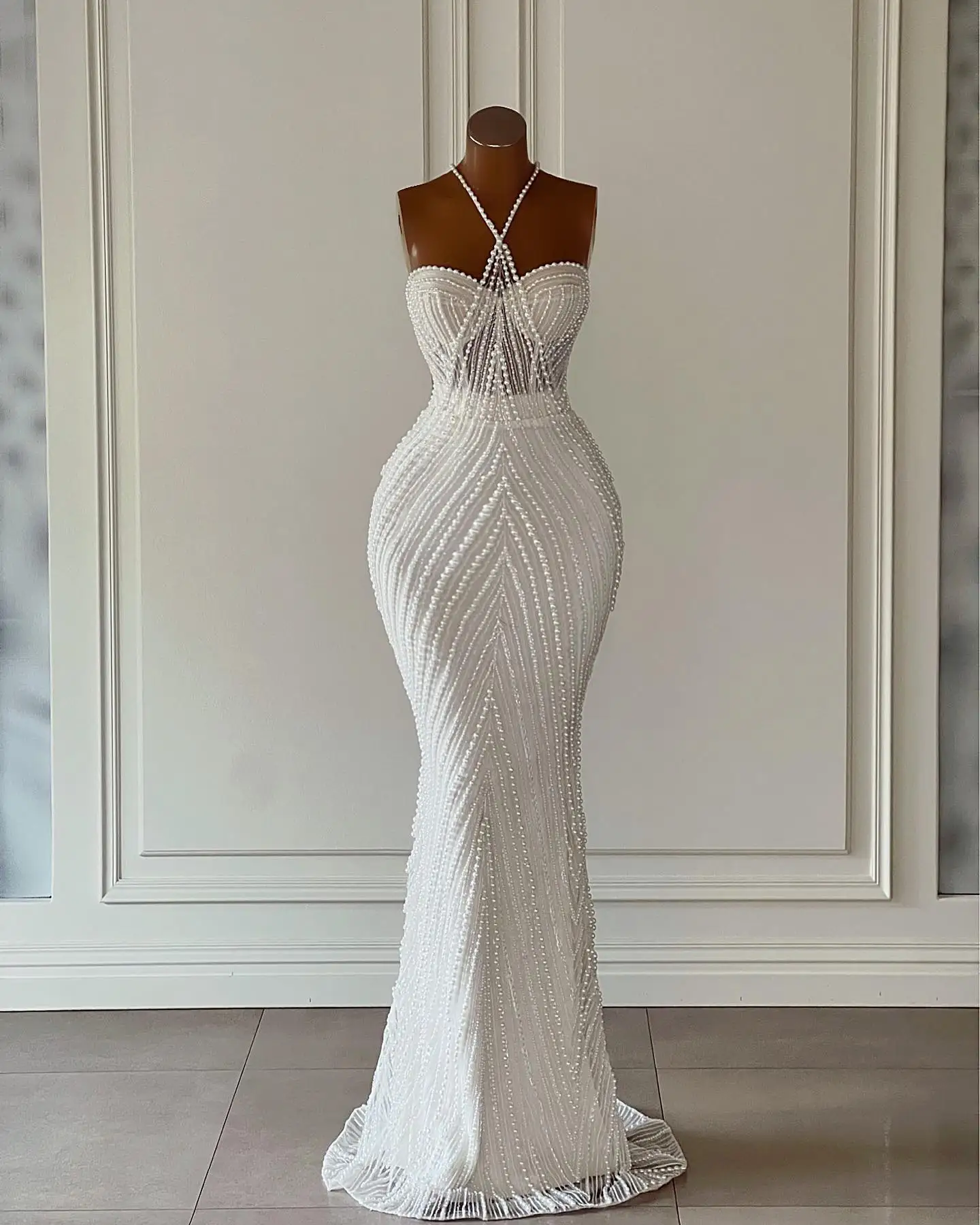 Szokás készített Fényűző Sellő weddding dresses gyöngyök Kötőfék nyakú Gyöngyözik Gyöngydíszítés Nők Alaki Menyasszony gowns