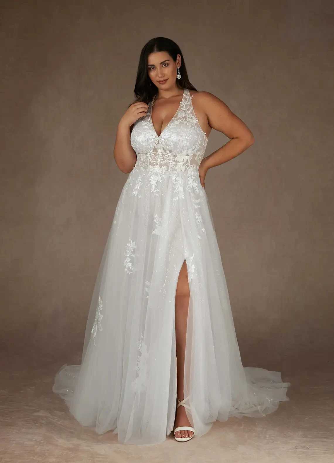 

Customized Wedding Dresses Plus Size Customized Sleeveless V Neck Sparkling Lace Applique Soft Tulle A Line Bridal Gown