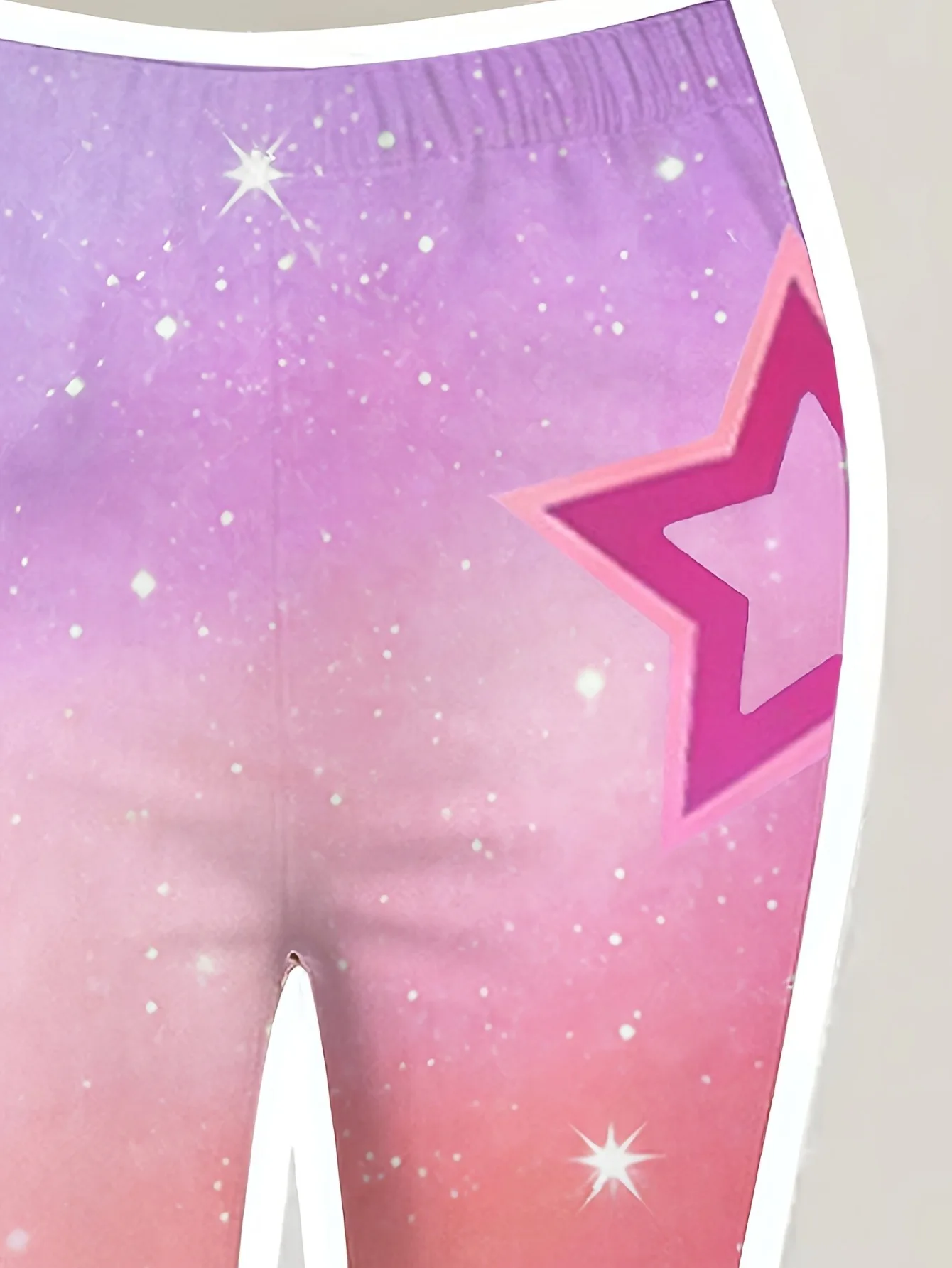 Weiches zweiteiliges Mode-Set für Kinder und Mädchen, Rundhalsausschnitt, Farbverlauf, Stern-K-Pop-Mädchen-Print, kurzärmliges Oberteil und elastische Taille, glitzernde Flare-Hose – Detail 4