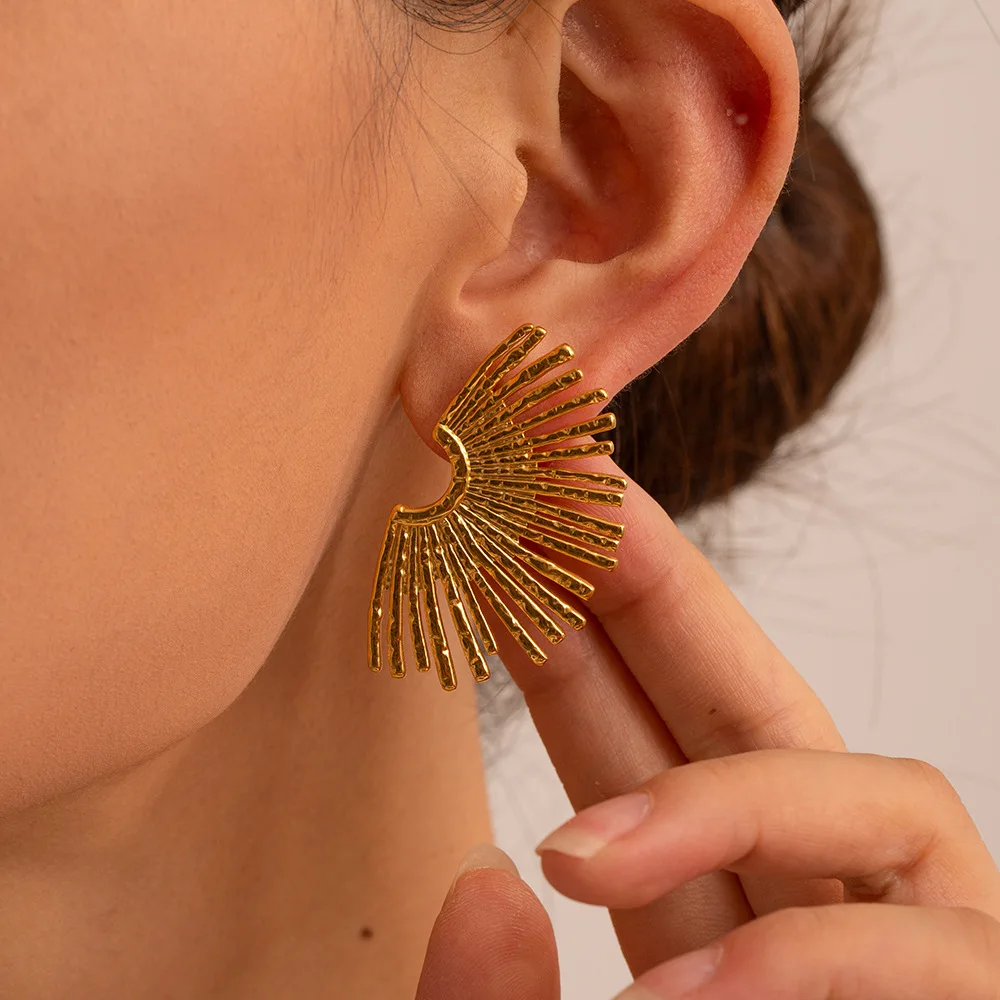 Fan Shape Earrings Hollowed Out Gold Sun Stud Stainless Steel Earrings 18K Gold Plated Hollow Wing Fan-shaped Earrings Set