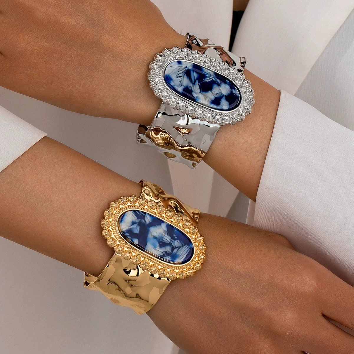 القطع الناقص الأزرق الراتنج الغريبة الهندسة غير النظامية الجلد الملمس نسخة واسعة سوار معدني للنساء فتاة العصرية الإسورة HUANZHI جديد