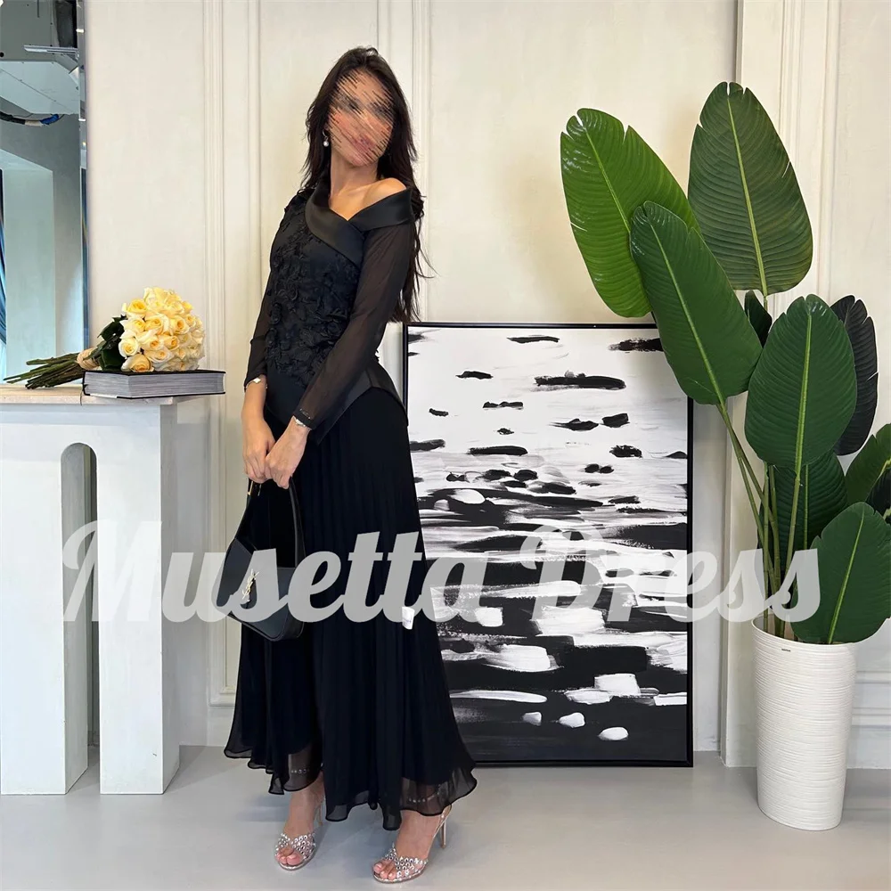 Musetta Schwarzes Abendkleid mit langen Ärmeln und Spitzenapplikationen, A-Linie, V-Ausschnitt, Chiffon, Falten, formelles Abschlussball-Partykleid