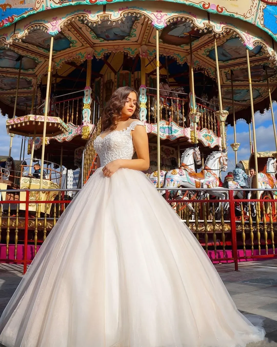 2025 Elegant Beach Wedding Dresses Capped Sleeves Lace Appliques A Line Tulle Bridal Gowns Cheap Wedding Gowns