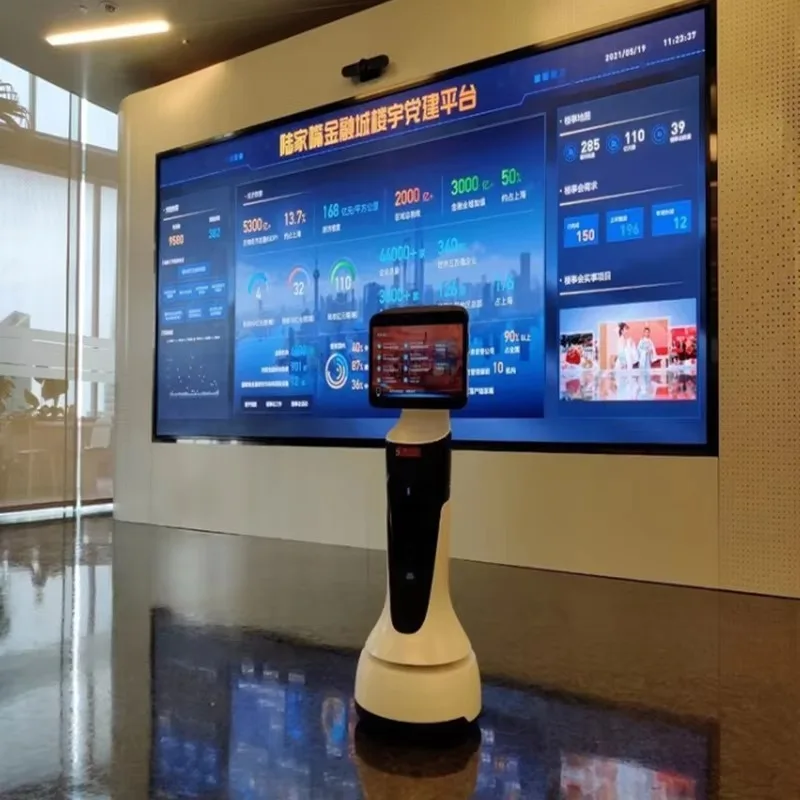 Platform Robot Pengantar Makanan Otomatis Luar Ruangan dengan Navigasi Cerdas