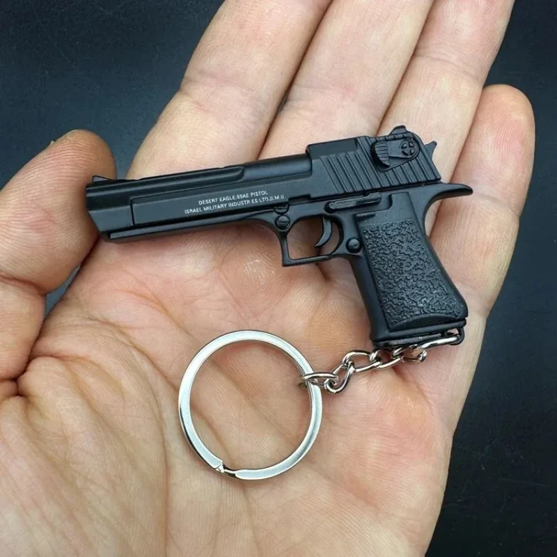 Alloy 1:4 Desert Eagle Pistol Keychain Ring Aritificial Gun Detachable Assemble Toy Gun Shoulder Bag Accessories Christmas Gift