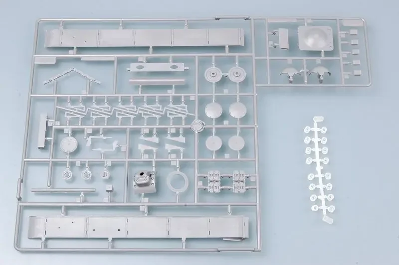 Trumpeter 00366 1/35 German Pz.Kpfm KV-1 756(r) Tank - Assemble Scale Model Kit