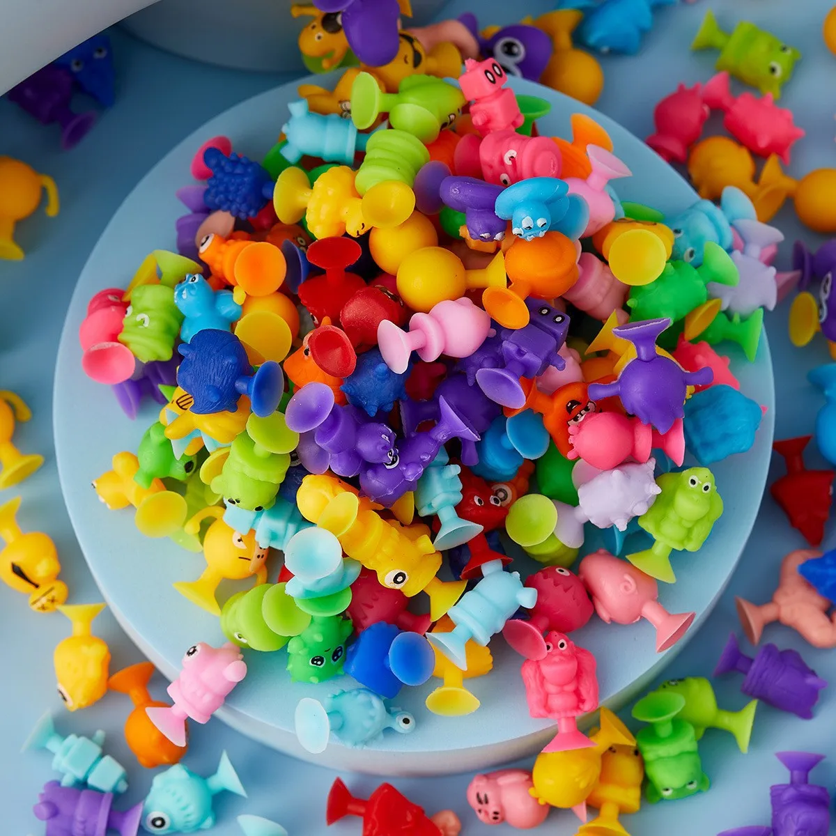 

Small monster suction cup simulation animal doll suction cup creative DIY decompression toy, random style