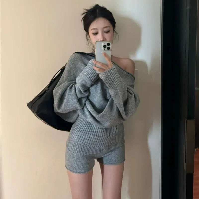 Knit Two Piece Set Women's Short Set New Slanted Shoulder Knitted Sweaters + Shorts Women Outfit Casual Set Korean Style 2024