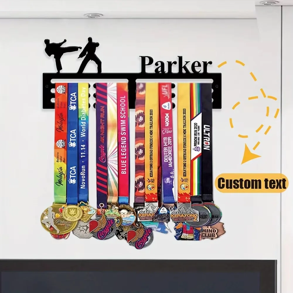 Estante para medallas de Karate de metal personalizado sofisticado montado en la pared con soporte para cinta de premios en diseño artístico adecuado