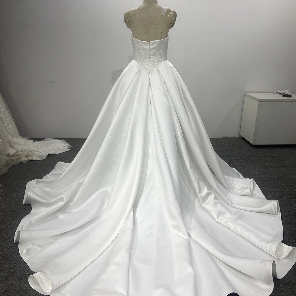 Customized Sleeveless Satin Bohemian Wedding Party Dress Backless Court Wedding Bridal Gown robe de mariée Sweep Train