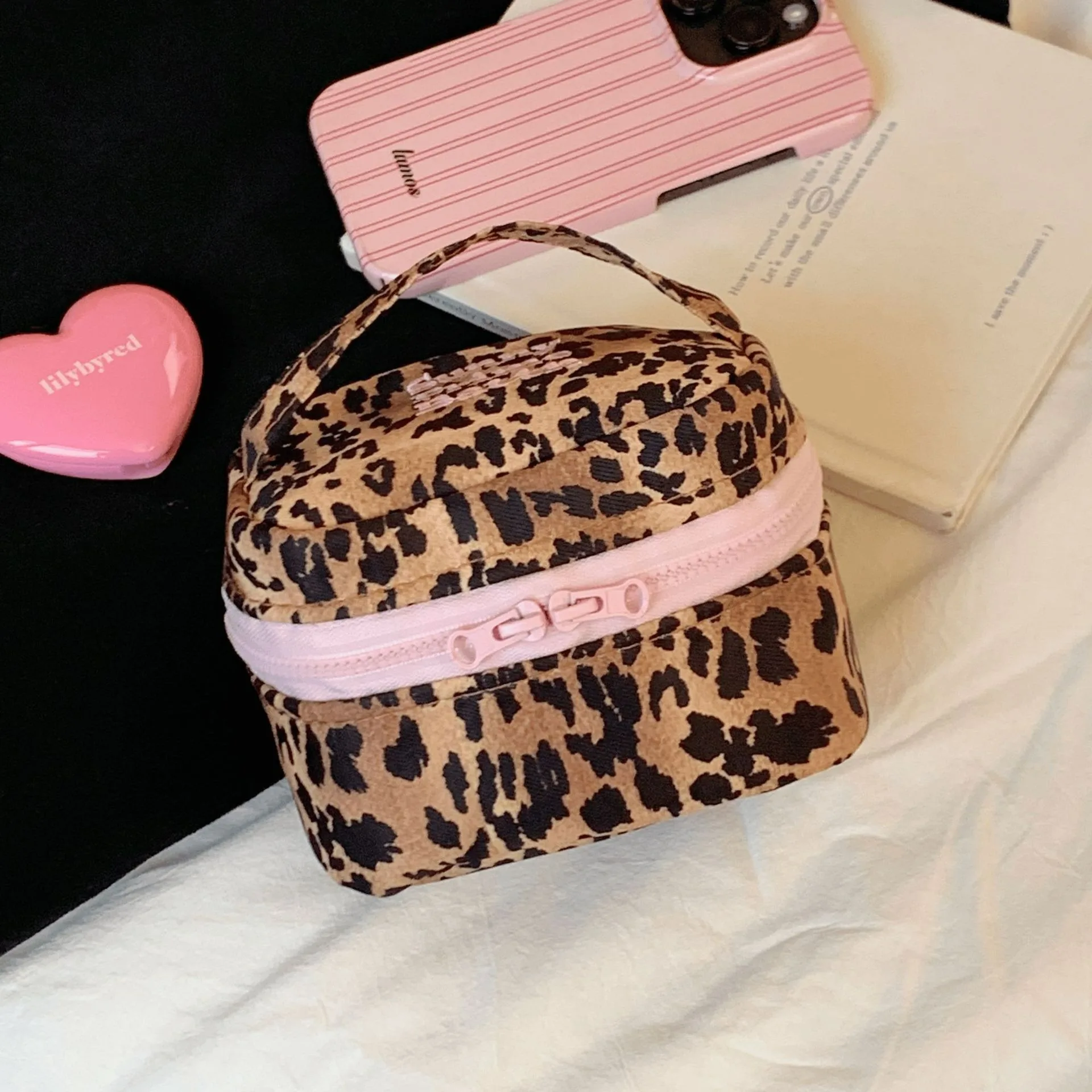 New retro leopard print sweet and cool pink letters foreign style fashionable Korean versatile cosmetic bag high value accompany
