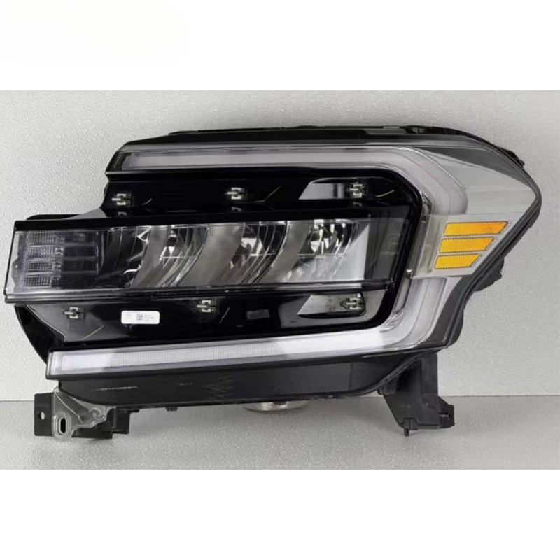 

Suitable for Fo rd Expedition2022-2025 headlights NL1Z13008ENL1Z13008B high-end white background