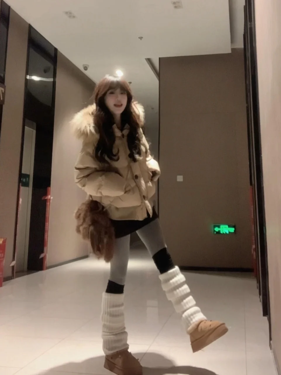 

Американский ретро-пуховик из утолщенного хлопка для женщин: теплая зимняя куртка с капюшоном из прочного мягкого материала